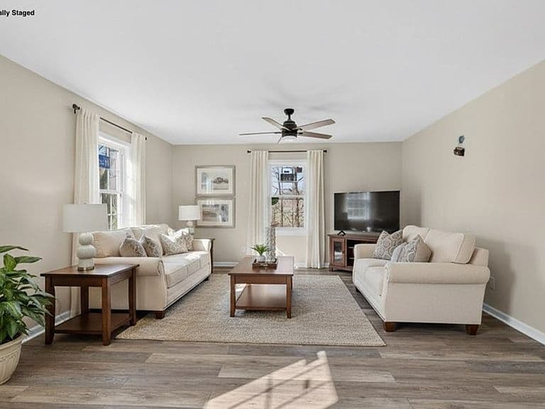 Listing photo 4