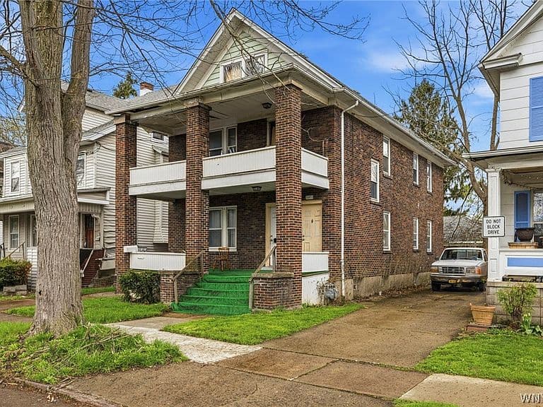 Listing photo 3