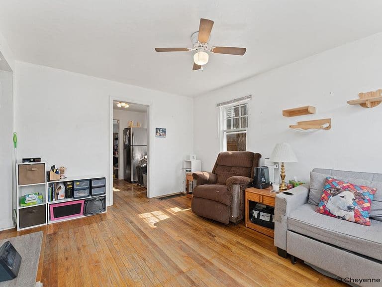 Listing photo 3