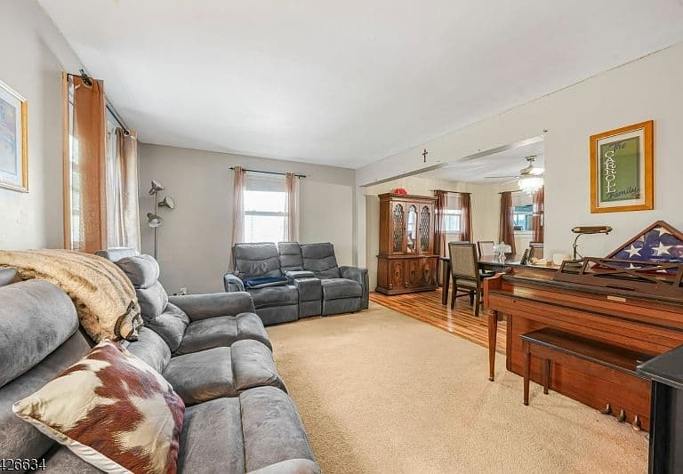 Listing photo 5