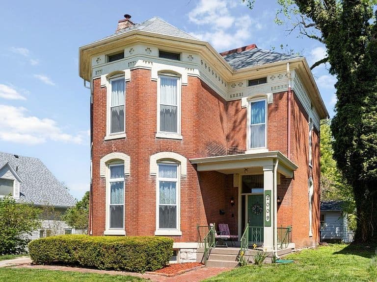Listing photo 2