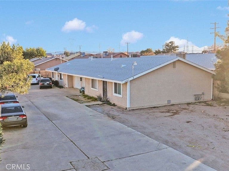 Listing photo 2