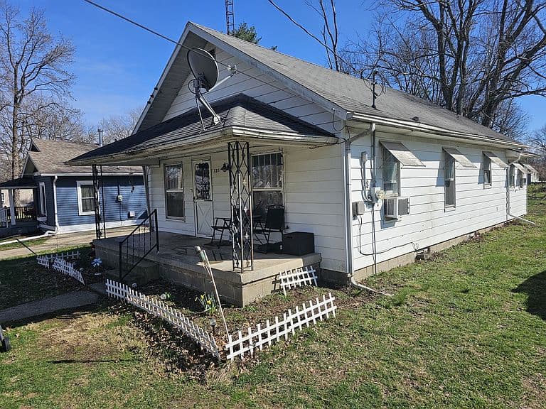 Listing photo 2