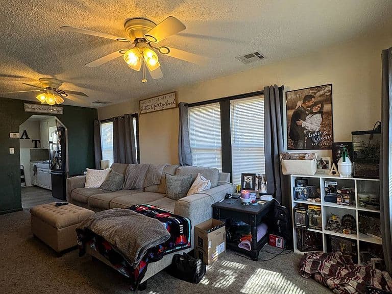 Listing photo 2