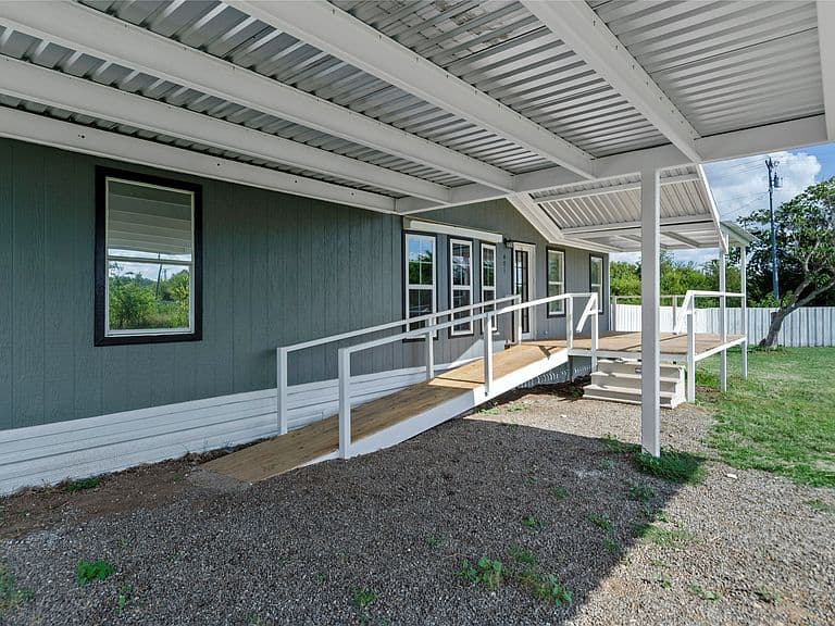 Listing photo 5
