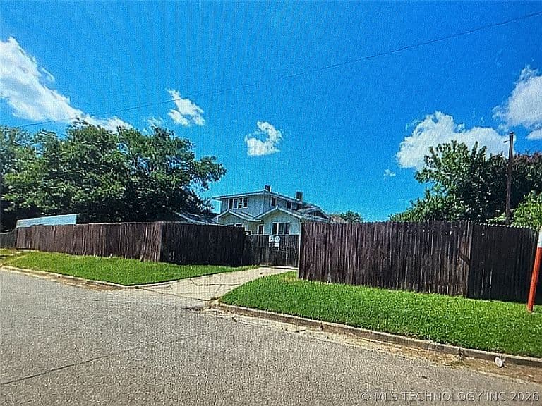 Listing photo 4