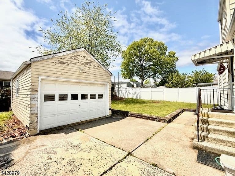 Listing photo 5