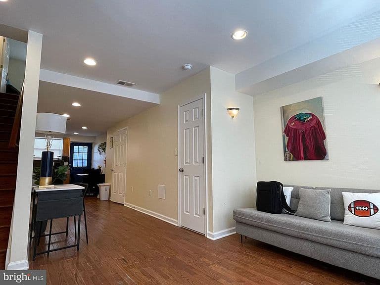 Listing photo 5