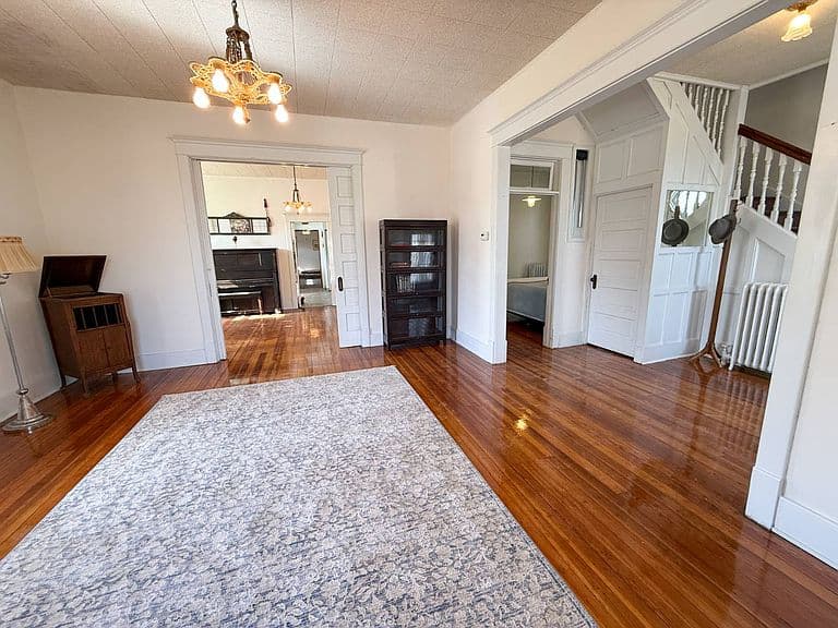 Listing photo 5