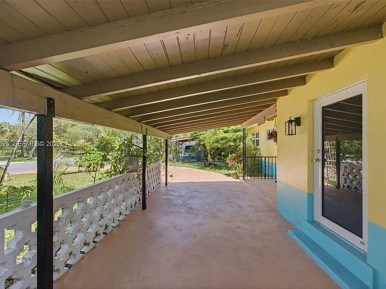 Listing photo 5