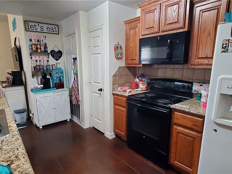 Listing photo 5