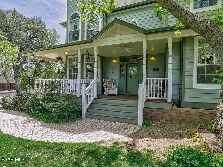 Listing photo 5