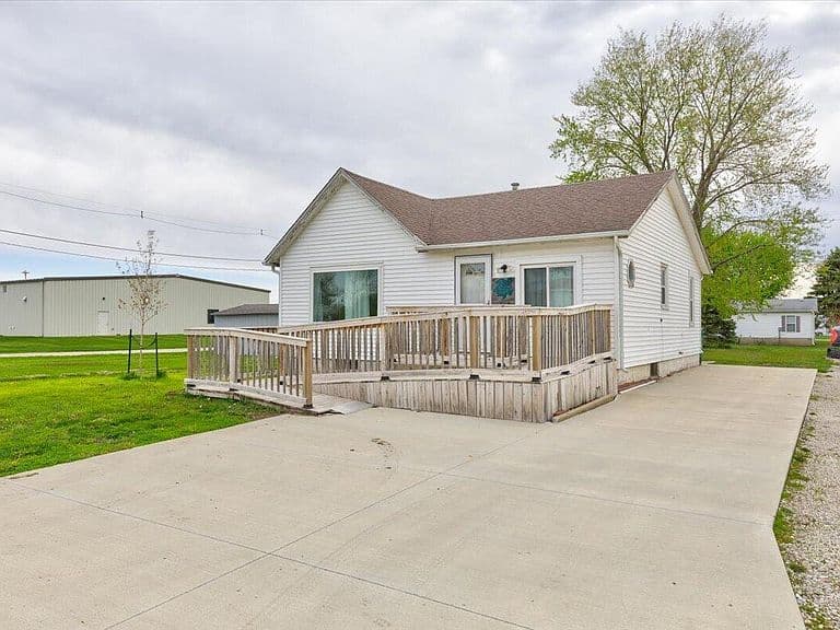 Listing photo 2