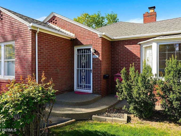 Listing photo 3
