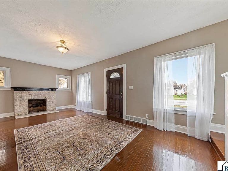 Listing photo 3