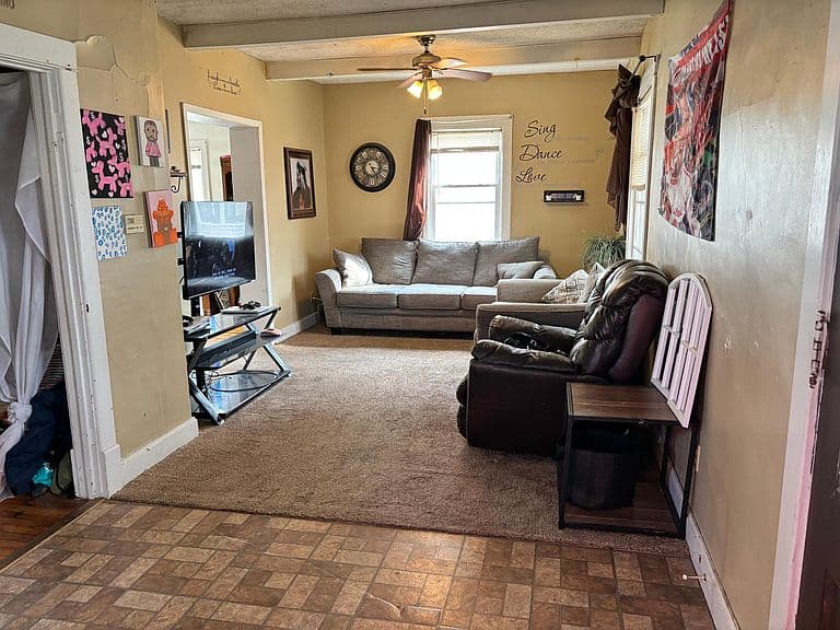Listing photo 2