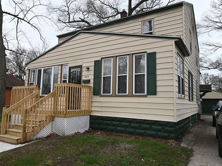Listing photo 2