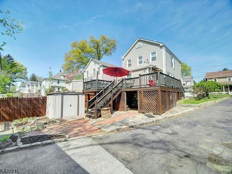 Listing photo 3