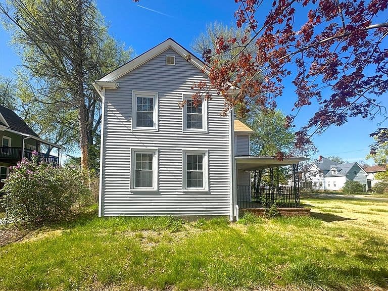 Listing photo 2