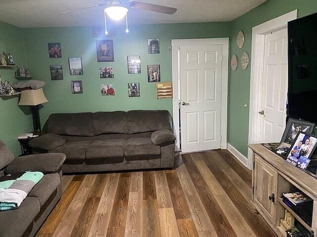 Listing photo 5