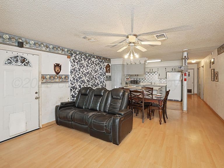 Listing photo 4