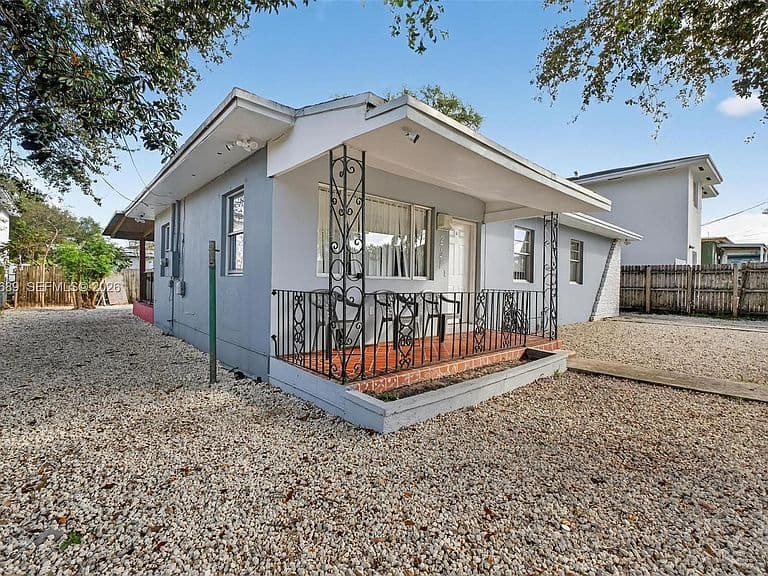 Listing photo 4