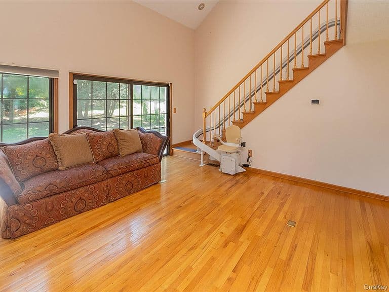 Listing photo 5