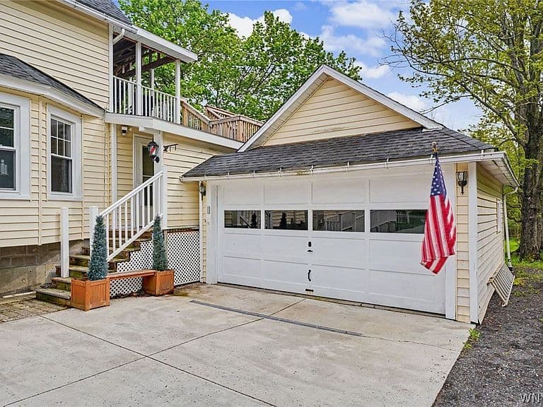 Listing photo 5