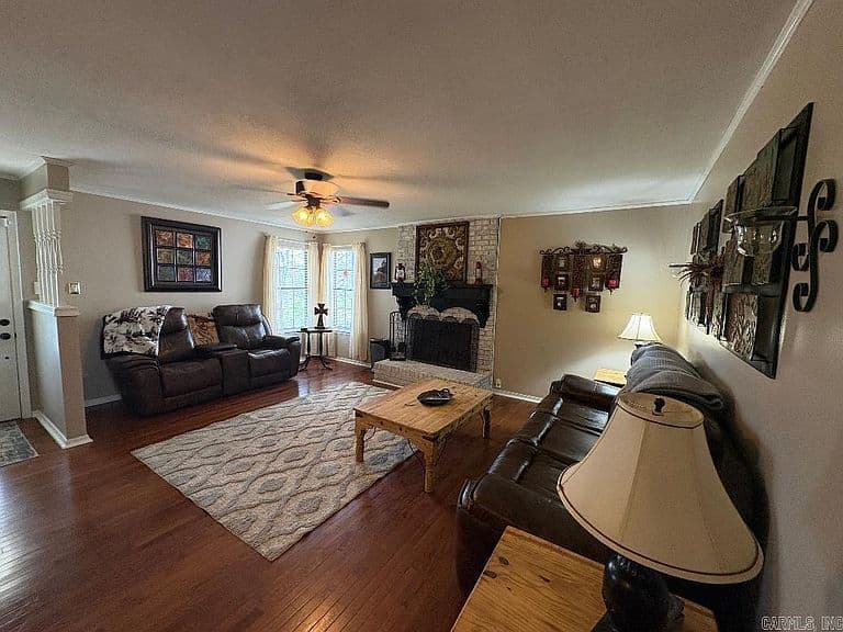 Listing photo 5