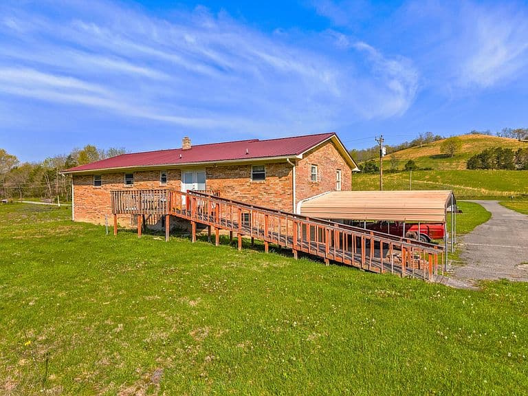 Listing photo 5