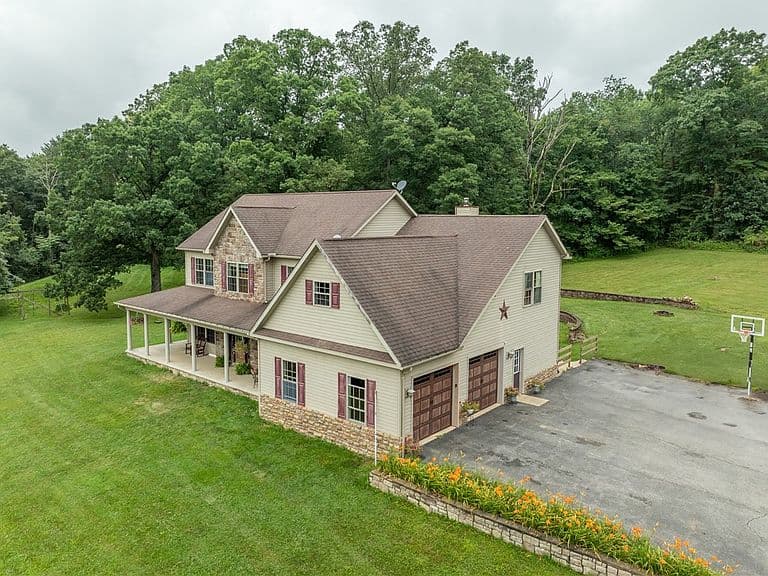 Listing photo 3