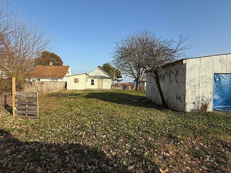 Listing photo 2