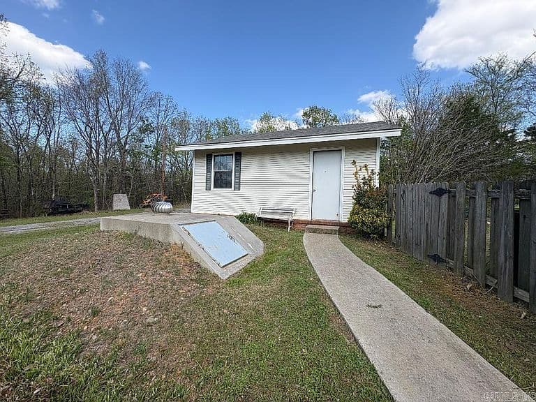 Listing photo 3