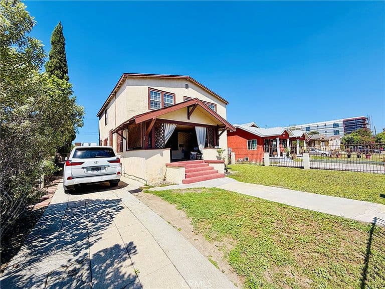 Listing photo 2