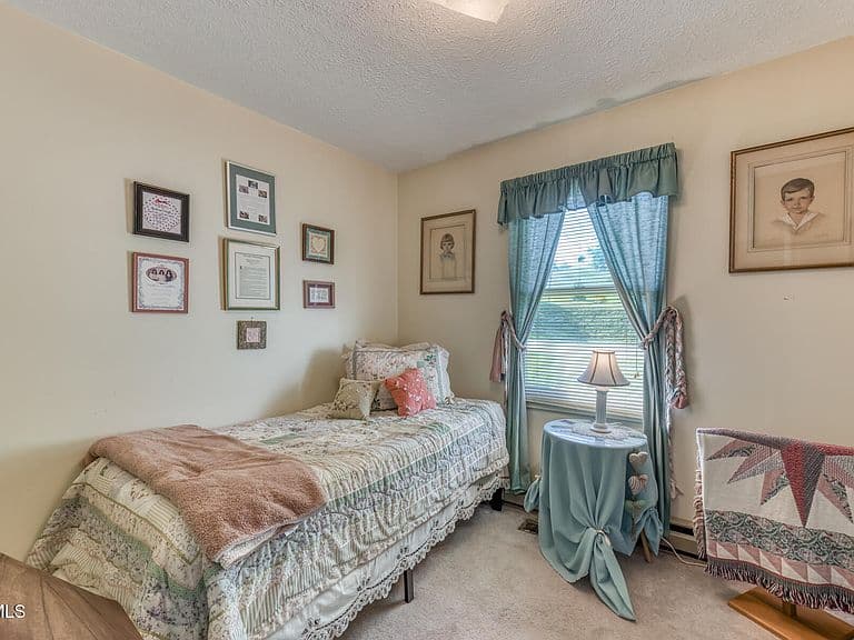 Listing photo 5