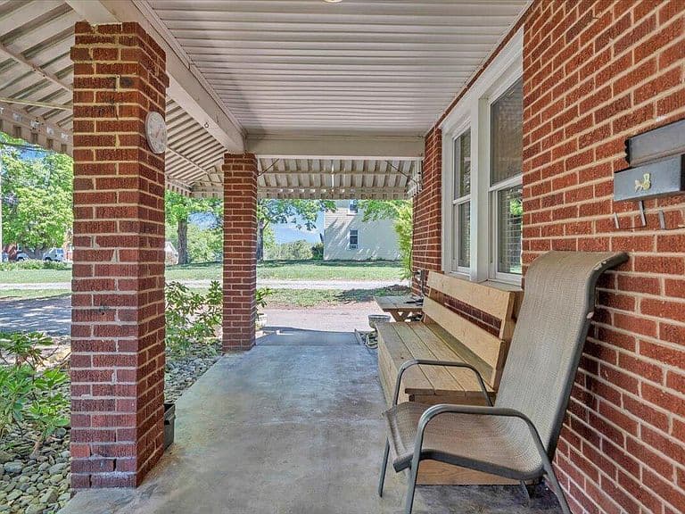 Listing photo 4
