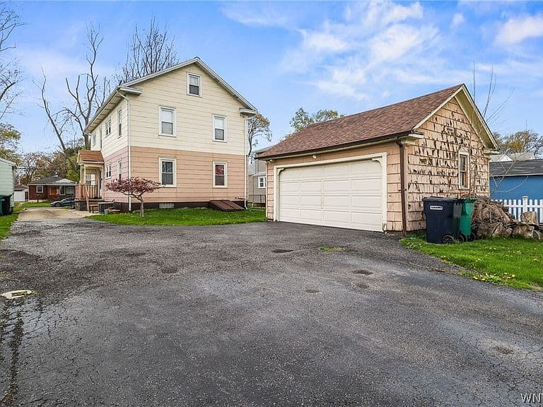 Listing photo 5