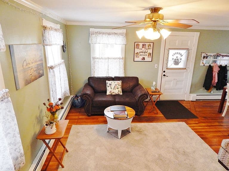 Listing photo 4