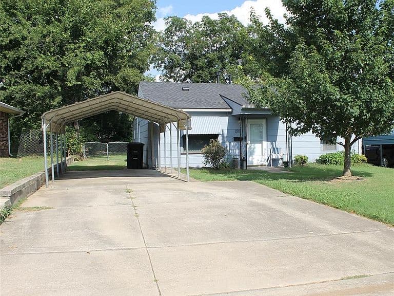 Listing photo 3