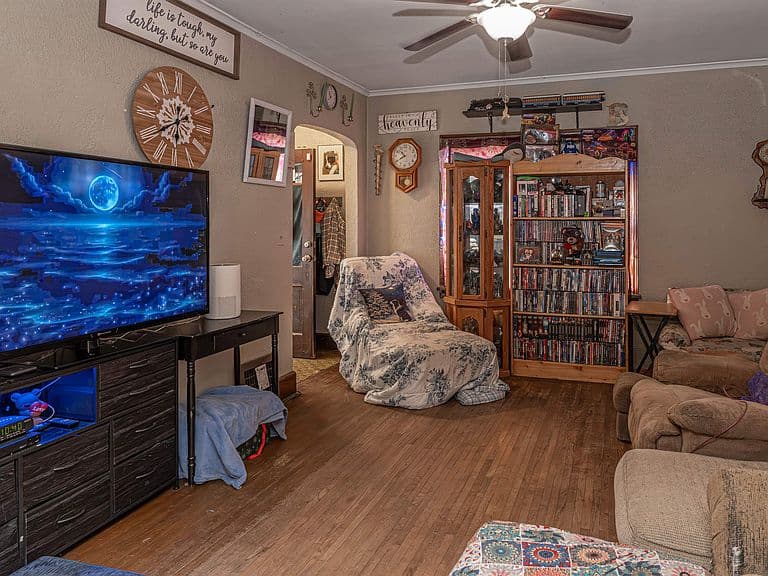 Listing photo 5