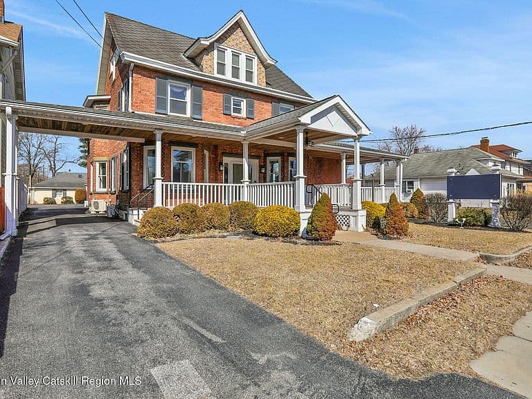 Listing photo 4