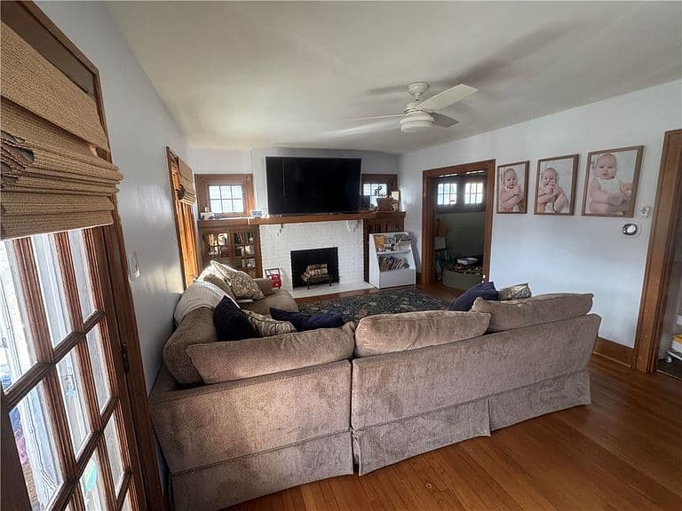 Listing photo 3