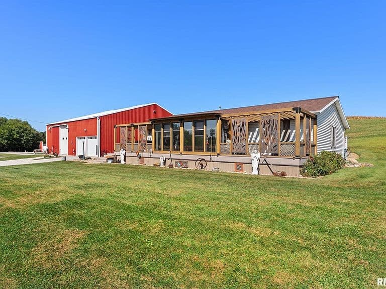 Listing photo 2