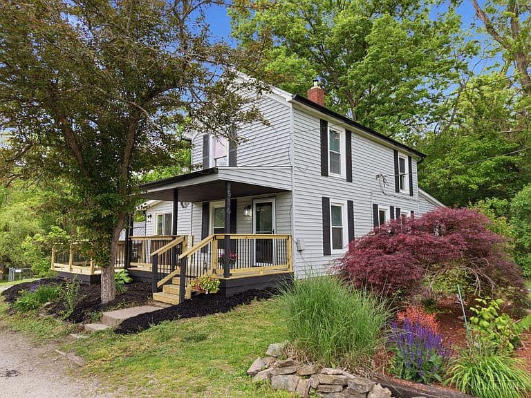 Listing photo 2