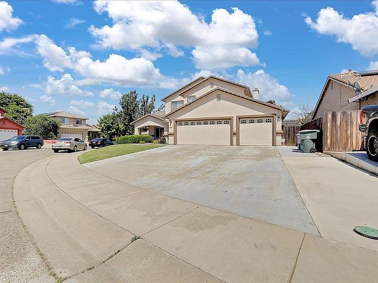 Listing photo 3