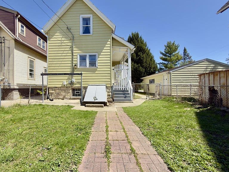 Listing photo 5