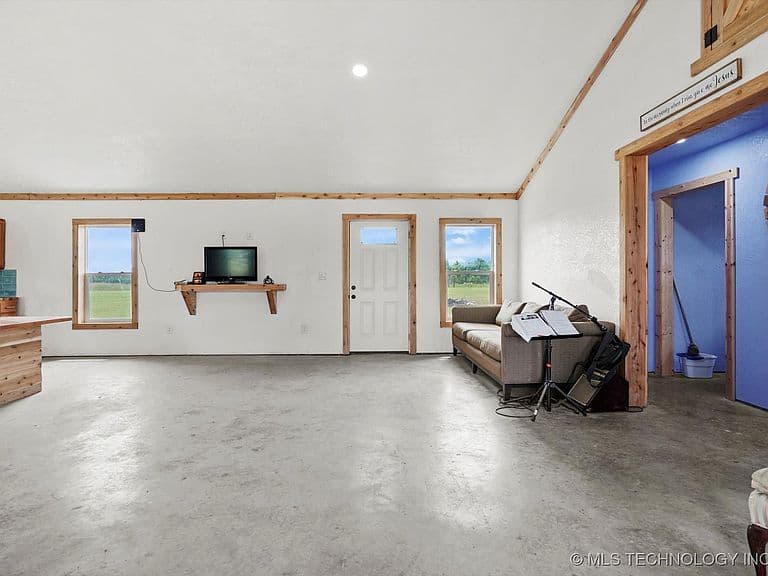 Listing photo 4