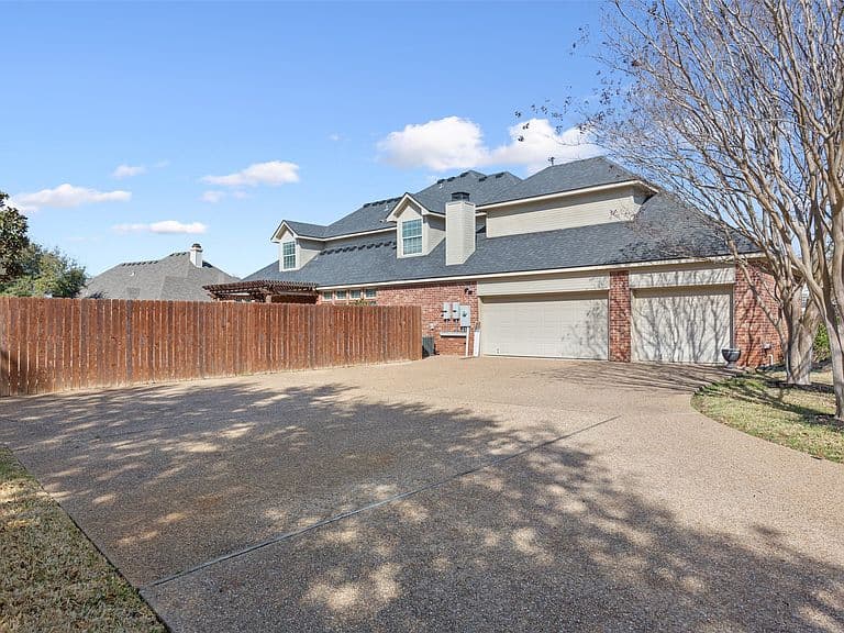 Listing photo 4