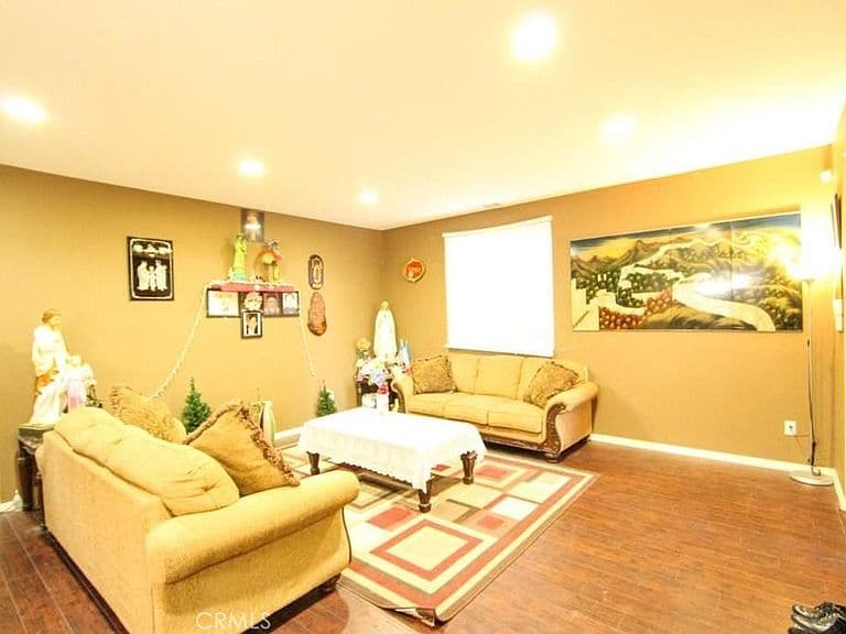Listing photo 5
