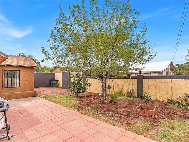 Listing photo 4
